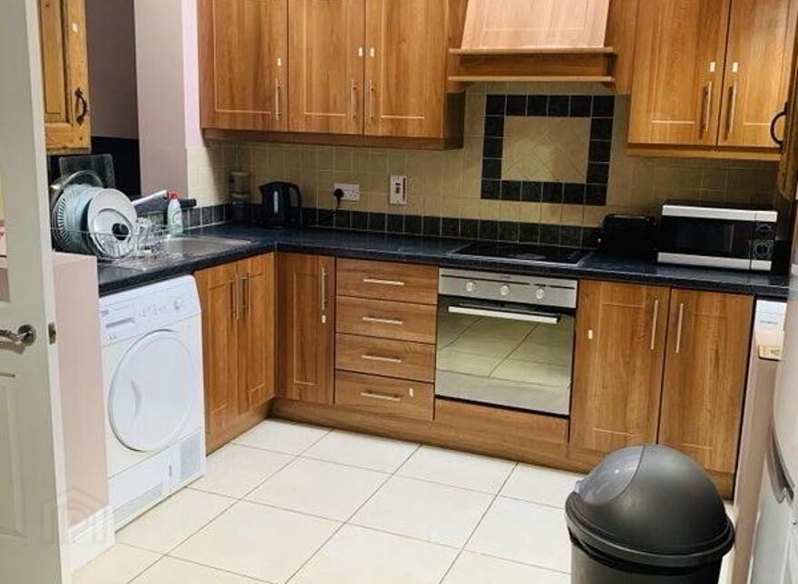 Duncairn Gardens, Room 1, R2 & R5. All Utiliity Bills Included, Belfast, BT15 2GN