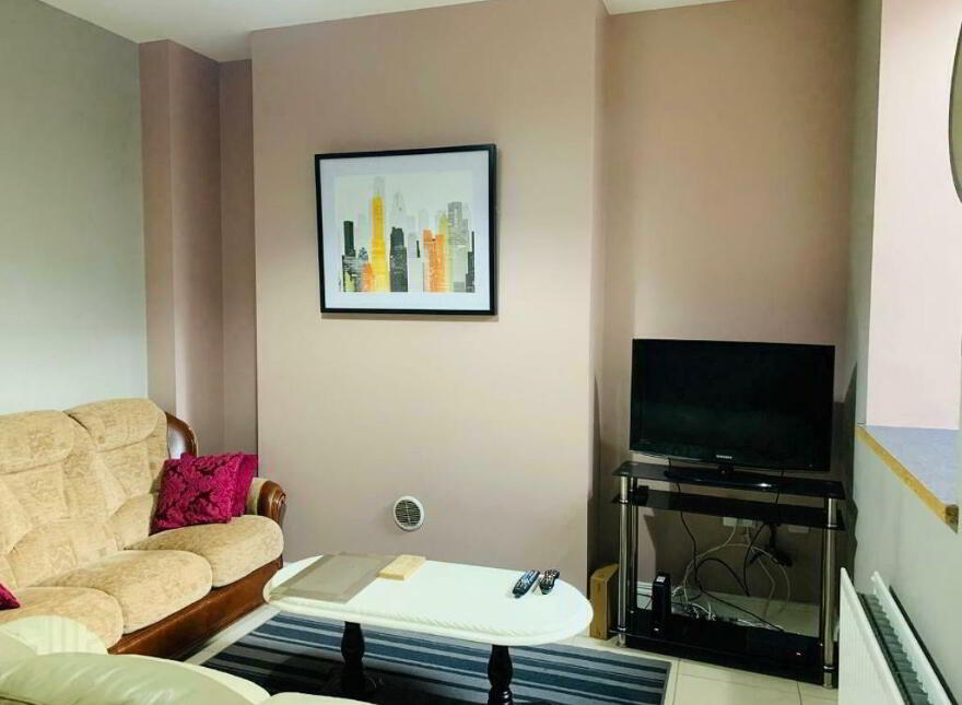 Duncairn Gardens, Room 1, R2 & R5. All Utiliity Bills Included, Belfast, BT15 2GN