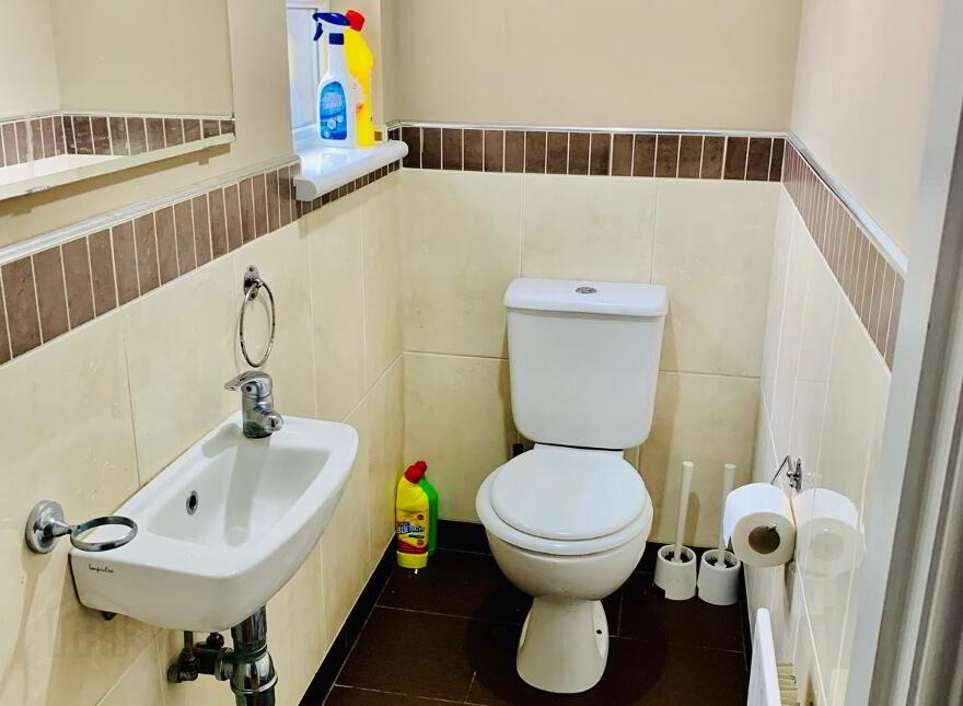 Duncairn Gardens, Room 1, R2 & R5. All Utiliity Bills Included, Belfast, BT15 2GN