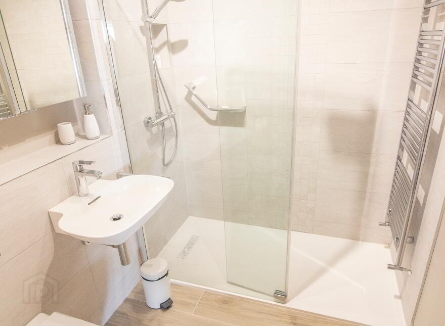 1 Bayhead Apartments, Bayhead Road, Portballintrae, BT57 8BW
