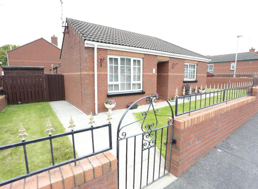 32 New Street, Lurgan, BT66 6BT photo