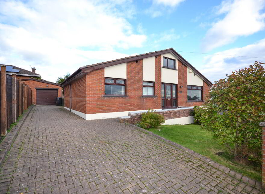 11 Mount Pleasant Gardens, Jordanstown, Newtownabbey, BT37 0NF photo