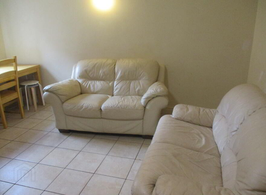 Great Apartment, 53B Agincourt Avenue, Queens Quarter, Belfast, BT7 1QB