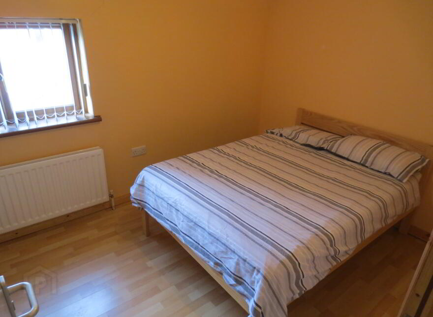 Great 3 Bedroom Apartment, 2A Carmel Street, Queens Quarter, Belfast, BT7 1QE