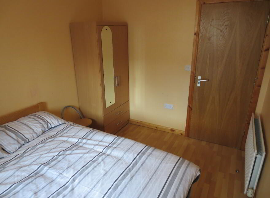 Great 3 Bedroom Apartment, 2A Carmel Street, Queens Quarter, Belfast, BT7 1QE