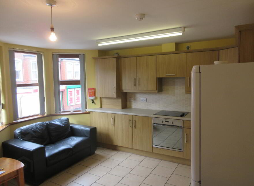 Great 3 Bedroom Apartment, 2A Carmel Street, Queens Quarter, Belfast, BT7 1QE