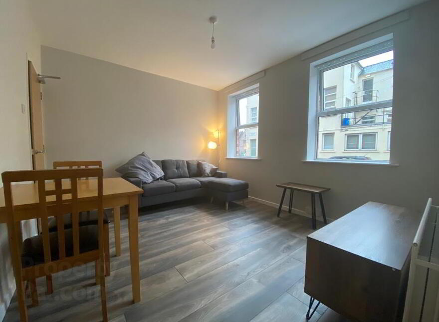 Apt 2, 86 University Street, Belfast, BT7 1HE photo