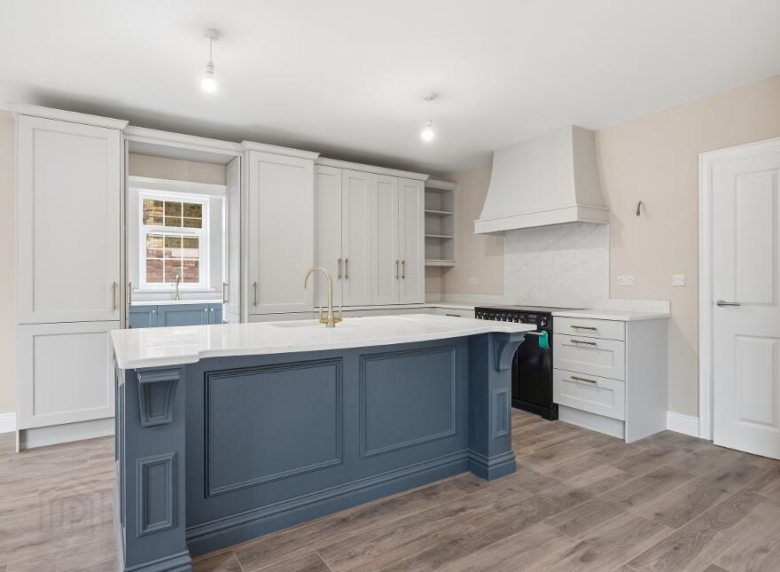 Huntington S, Governors Gate Demesne, Ballynahinch Road, Hillsborough, BT26 6FE