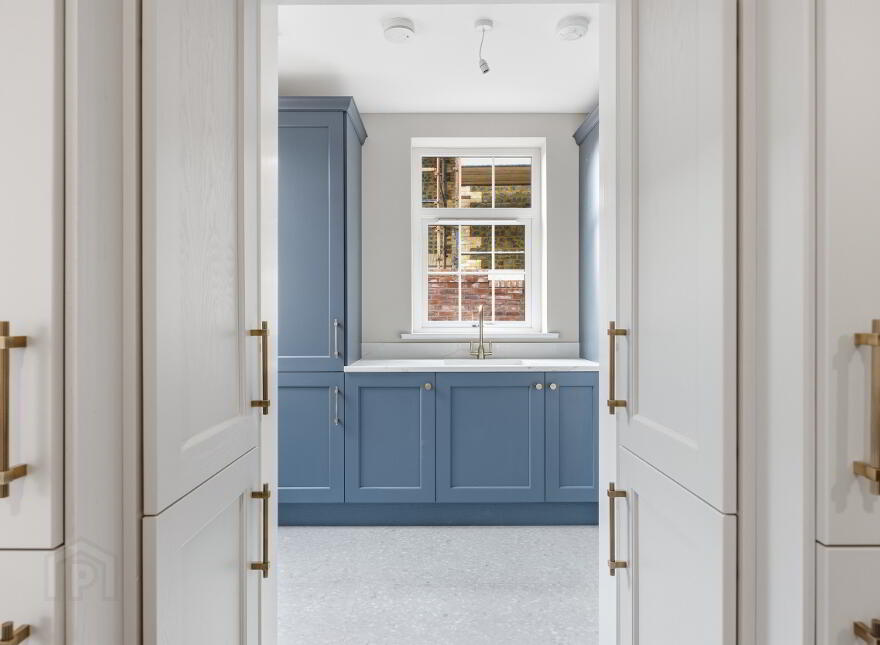 Huntington S, Governors Gate Demesne, Ballynahinch Road, Hillsborough, BT26 6FE