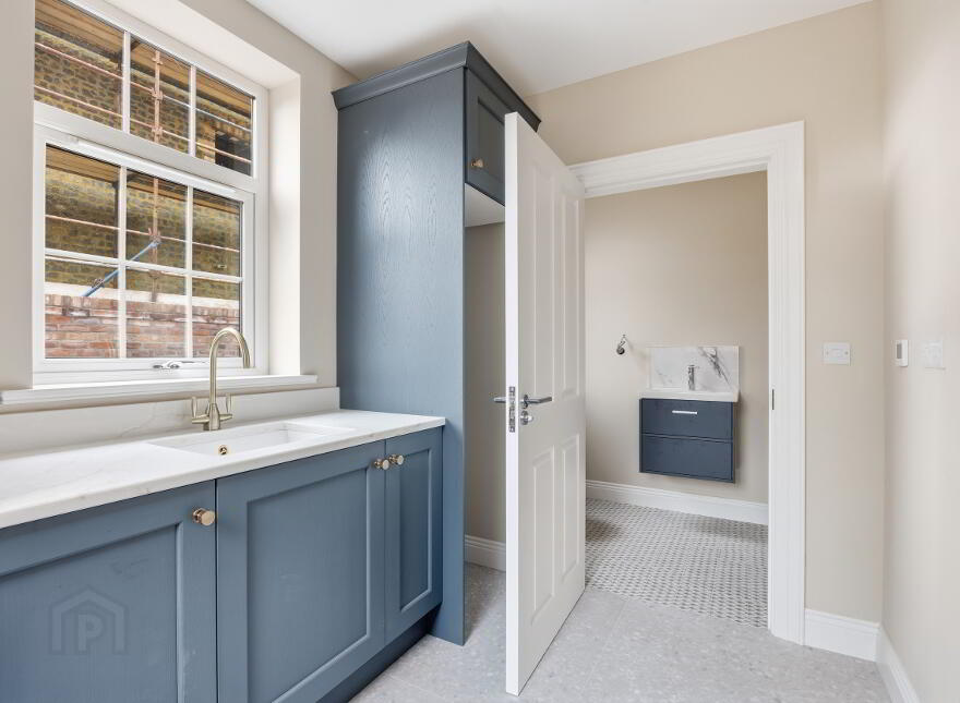 Huntington S, Governors Gate Demesne, Ballynahinch Road, Hillsborough, BT26 6FE