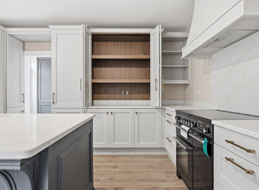 Huntington S, Governors Gate Demesne, Ballynahinch Road, Hillsborough, BT26 6FE