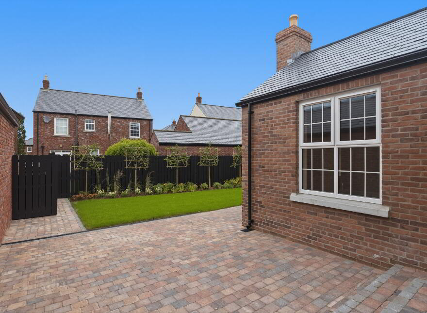 Huntington S, Governors Gate Demesne, Ballynahinch Road, Hillsborough, BT26 6FE
