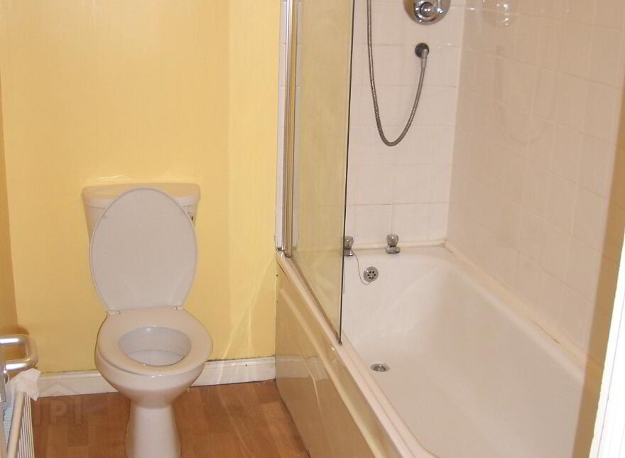 Great Three Bed Apartment, 79B University Avenue, Queens Quarter, Belfast, BT7 1GX