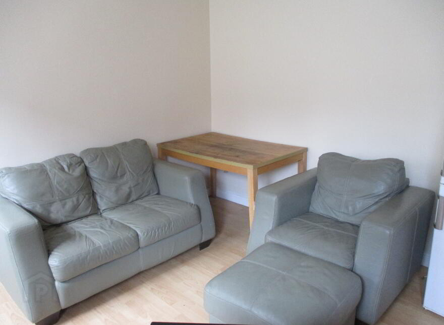 Great Three Bed Apartment, 79B University Avenue, Queens Quarter, Belfast, BT7 1GX