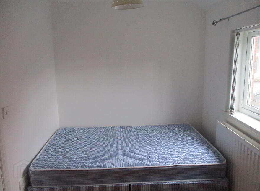 Great 4 Bedroom Student Apartment, 16B Rugby Avenue, Queens Quarter, Belfast, BT7 1RG