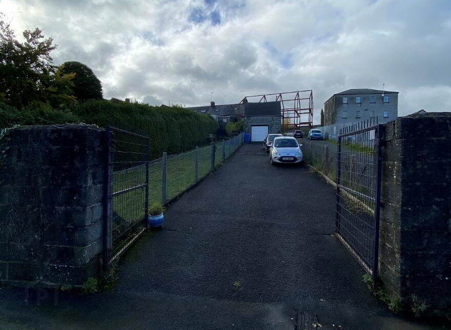 13-15 The Square, Ballynahinch, BT24 8AE