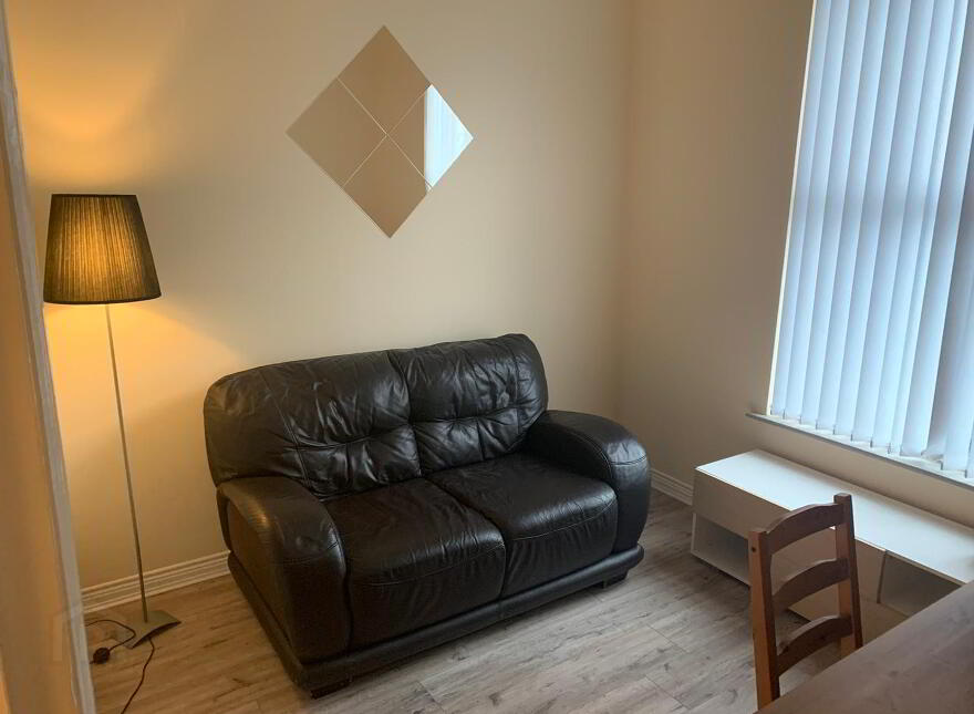 Ensuite Room 4, 26c Brookvale Ave, Belfast, BT14 6BW