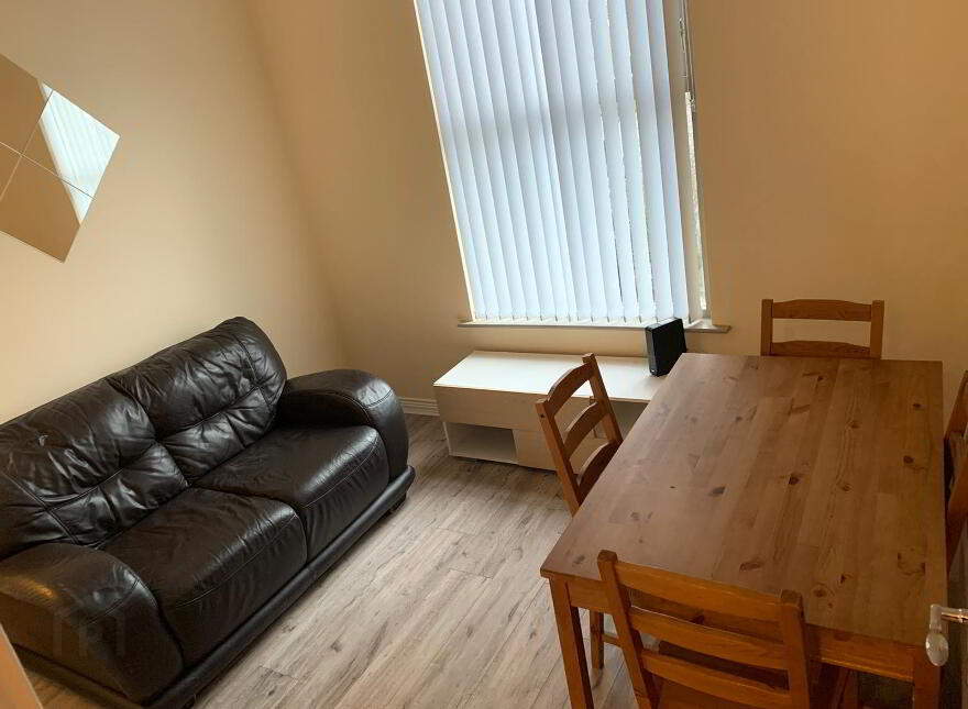 Ensuite Room 4, 26c Brookvale Ave, Belfast, BT14 6BW
