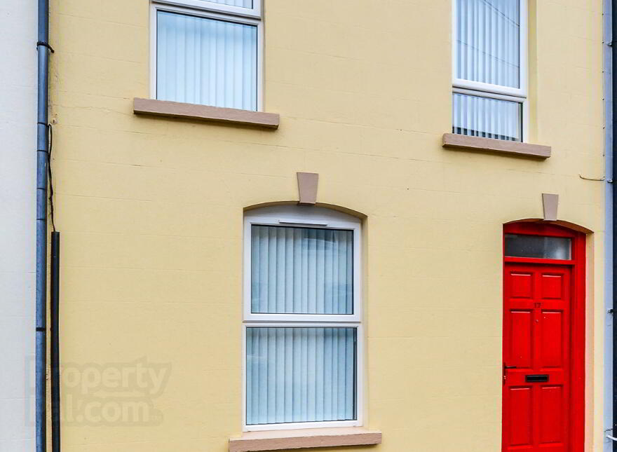 STUDENT ACCOMMODATION, 17 Nicholson Square, Londonderry, BT48 7LN photo