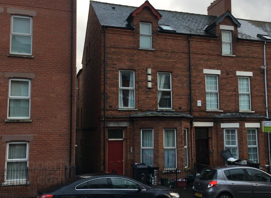 Flat 3-2 Eglantine Gardens, Belfast, BT9 6EZ photo