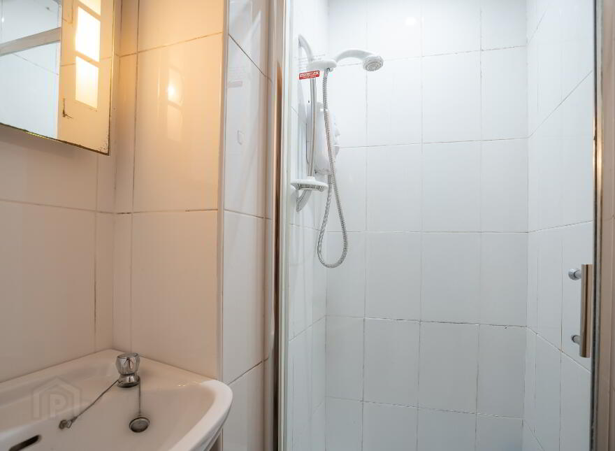 Flat 2-2 Wellington Park Avenue, Belfast, BT9 7DT