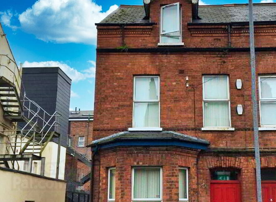 Flat 2-2 Wellington Park Avenue, Belfast, BT9 7DT photo