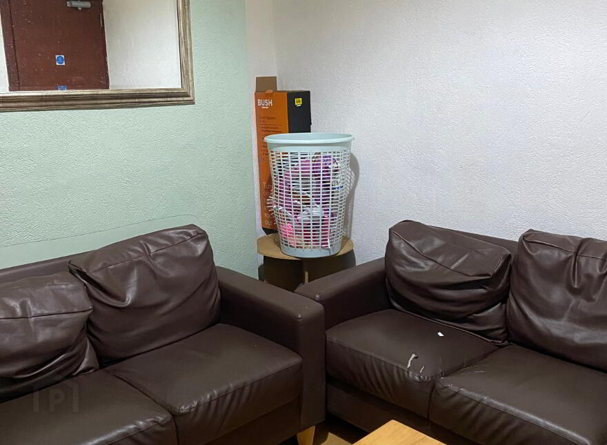 Room 4, 63 Cavendish Street, Room 3, Belfast, BT12 7AW