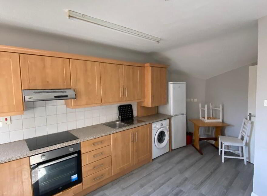 Great Location, 1b Carmel Street, Queens Quarter, Belfast, BT7 1QE