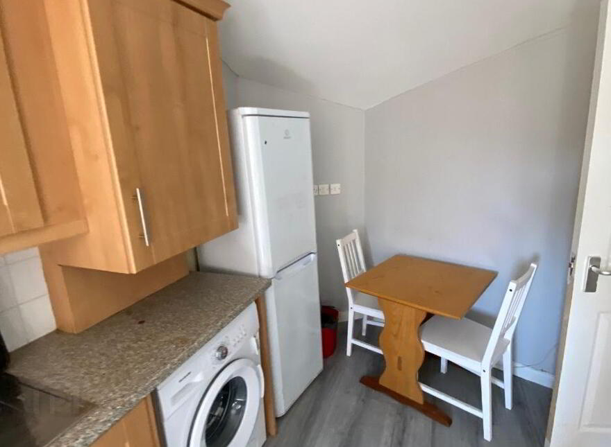 Great Location, 1b Carmel Street, Queens Quarter, Belfast, BT7 1QE