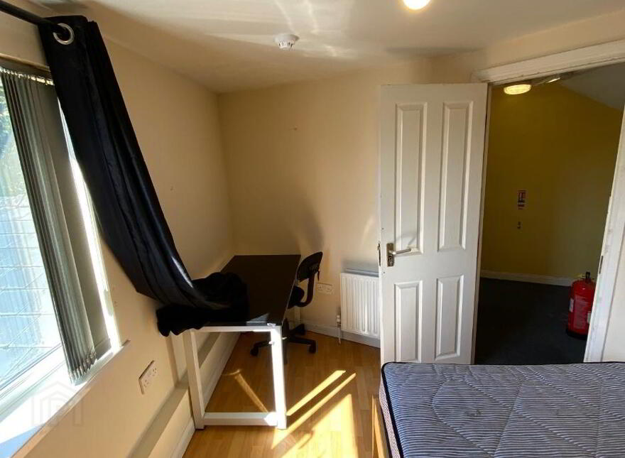 Great Location, 1b Carmel Street, Queens Quarter, Belfast, BT7 1QE
