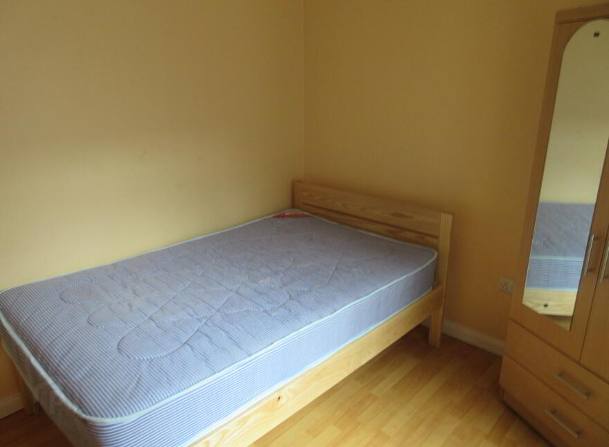 Great Location, 34B Magdala Street, Botanic Area, Belfast, BT7 1PU