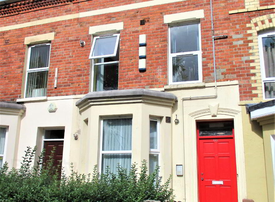 Great Location, 66b Rugby Avenue, Queens Quarter, Belfast, BT7 1GZ photo