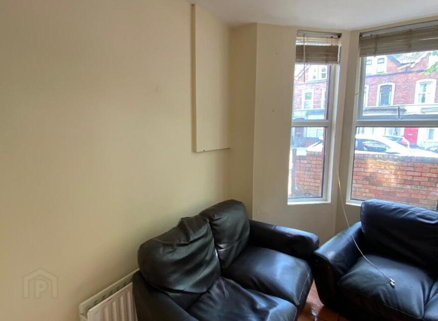 Great Location, 62A University Avenue, Queens Quarter, Belfast, BT7 1GY
