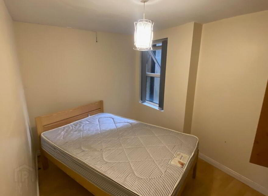 Great Location, 62A University Avenue, Queens Quarter, Belfast, BT7 1GY