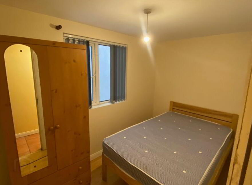 Great Location, 62A University Avenue, Queens Quarter, Belfast, BT7 1GY