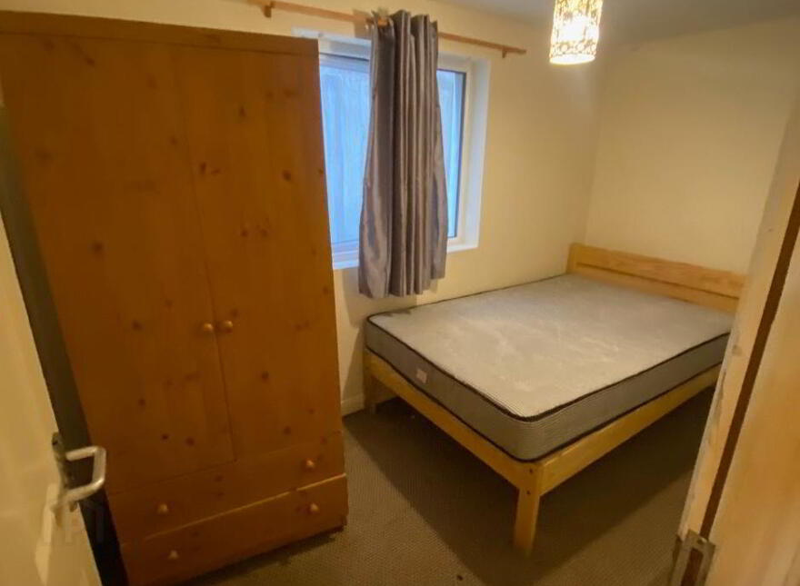 Great Location, 62A University Avenue, Queens Quarter, Belfast, BT7 1GY