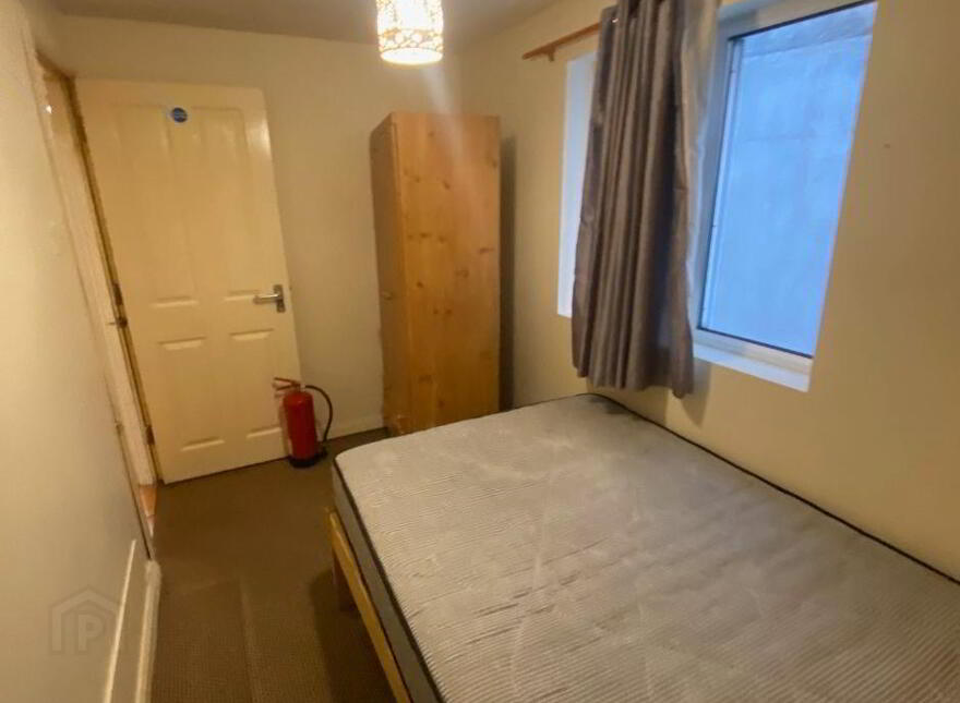 Great Location, 62A University Avenue, Queens Quarter, Belfast, BT7 1GY