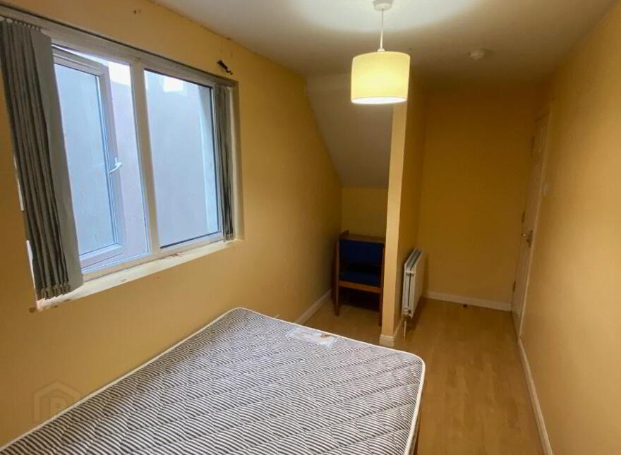 Great Location, 62A University Avenue, Queens Quarter, Belfast, BT7 1GY