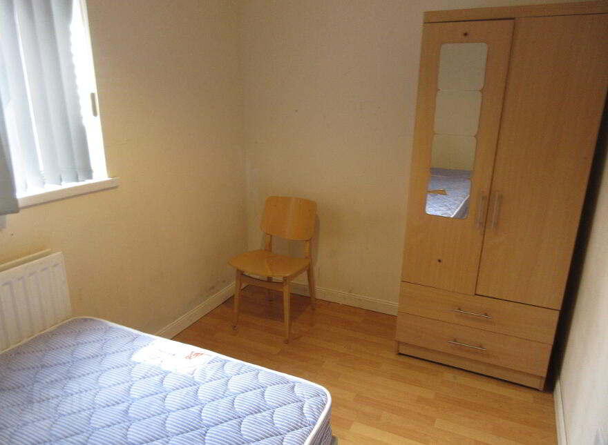 Great Location, 68B University Avenue, Queens Quarter, Belfast, BT7 1GY