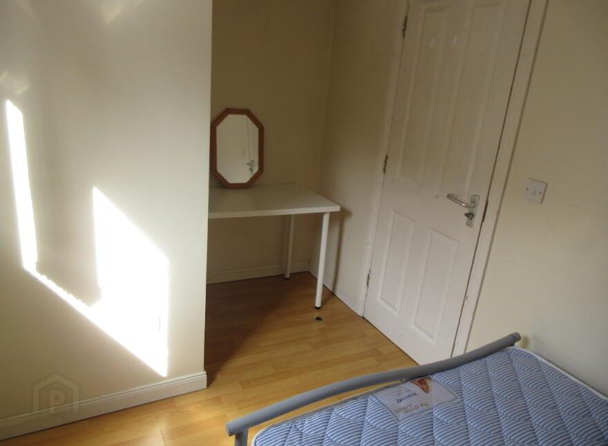 Great Location, 68B University Avenue, Queens Quarter, Belfast, BT7 1GY