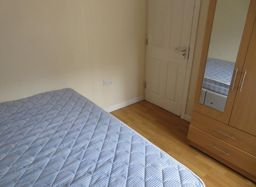 Great Location, 68B University Avenue, Queens Quarter, Belfast, BT7 1GY