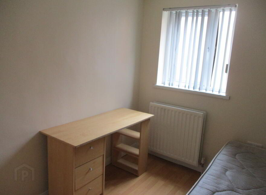 Great Location, 68B University Avenue, Queens Quarter, Belfast, BT7 1GY