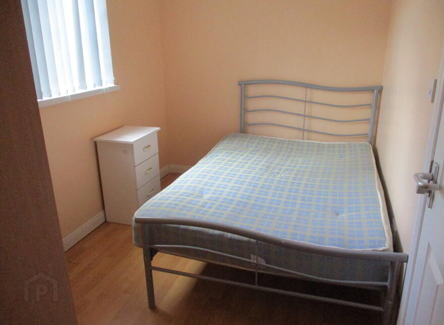 Great Location, 68c University Avenue, Queens Quarter, Belfast, BT7 1GY