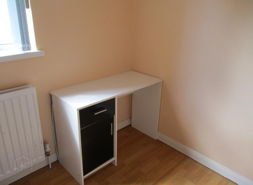 Great Location, 68c University Avenue, Queens Quarter, Belfast, BT7 1GY
