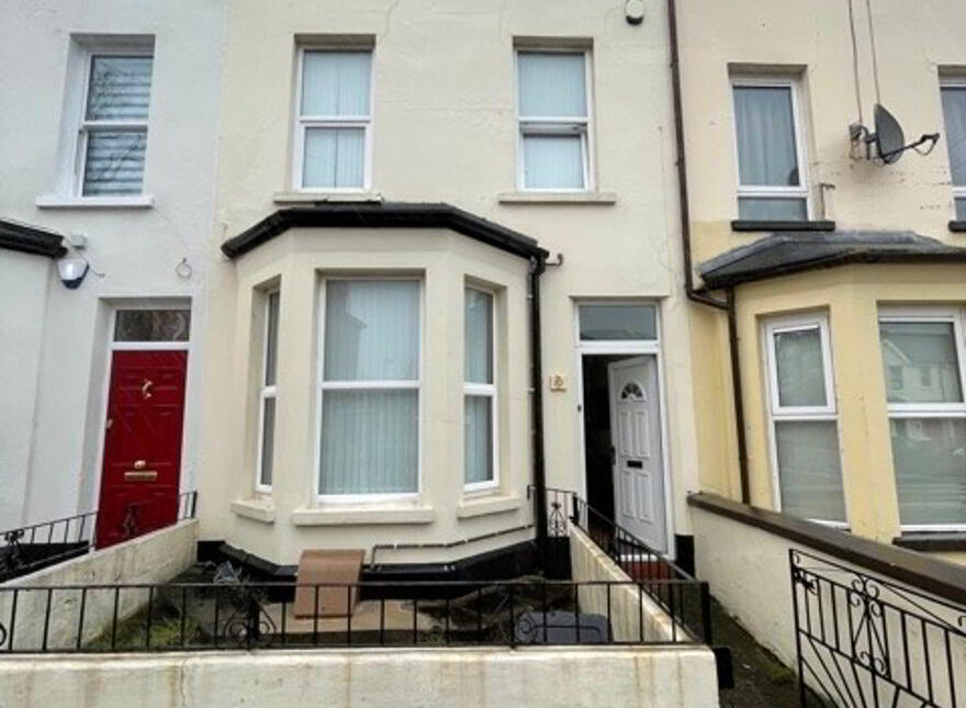 Great 5 Bedroom House, 10 Shaftesbury Avenue, Ormeau Road, Belfast, BT7 2ES photo