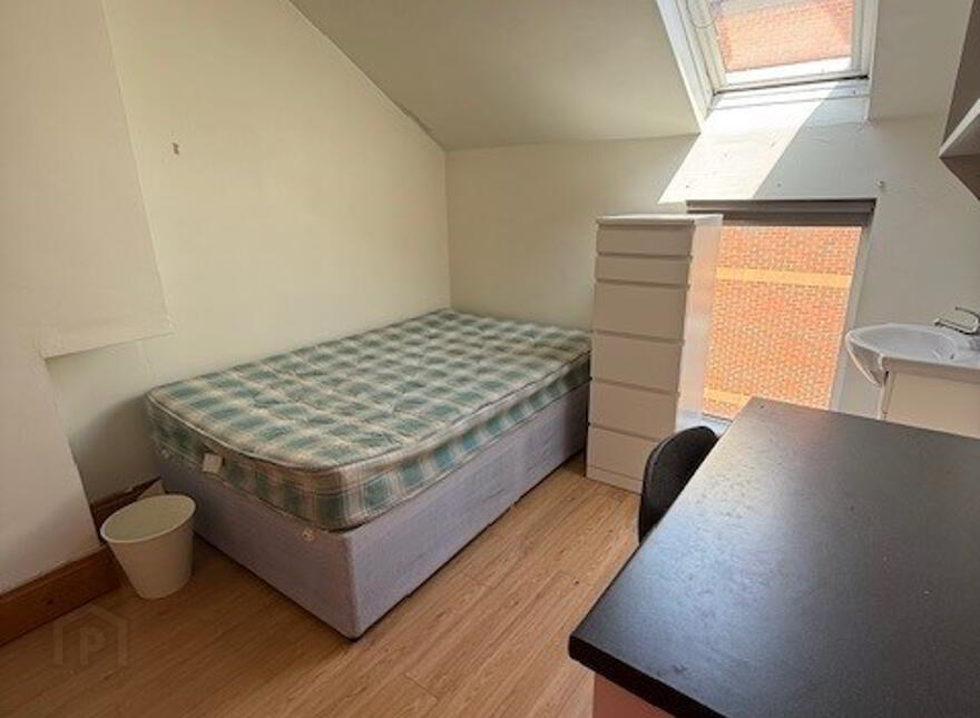 Flat 2-16 Camden Street, Belfast, BT9 6AU