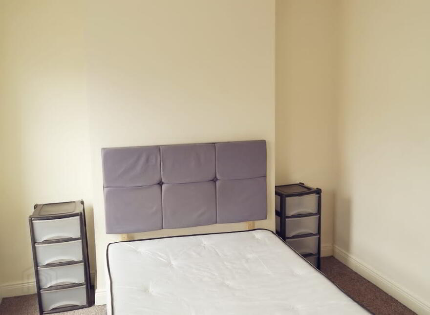 77 Ballygomartin Road, Belfast, BT13 3LB