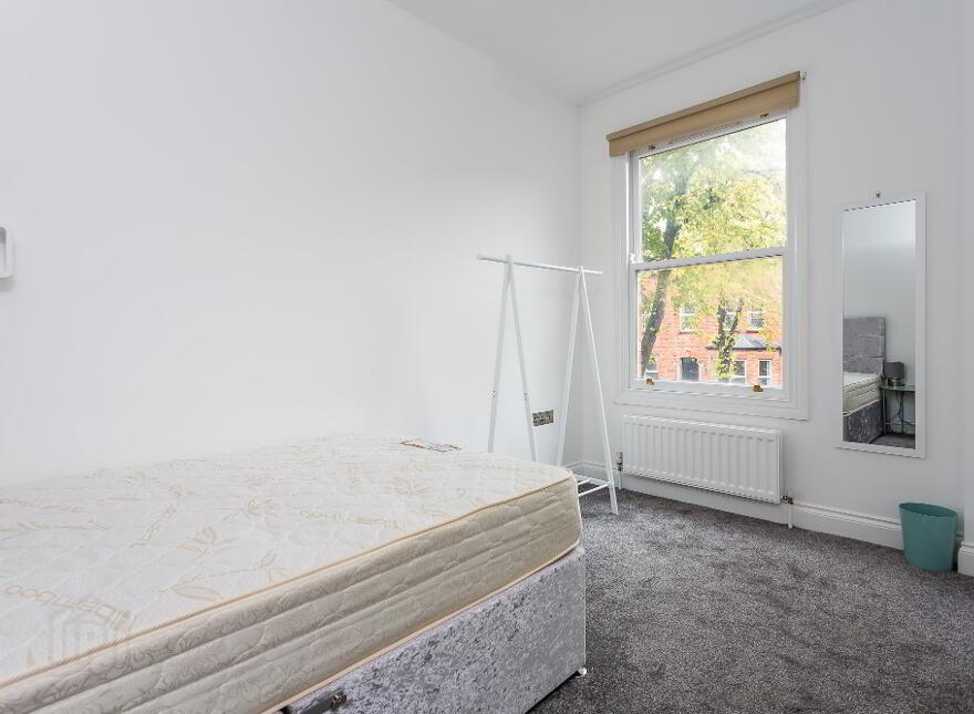 93b Eglantine Avenue, Belfast, BT9 6EX