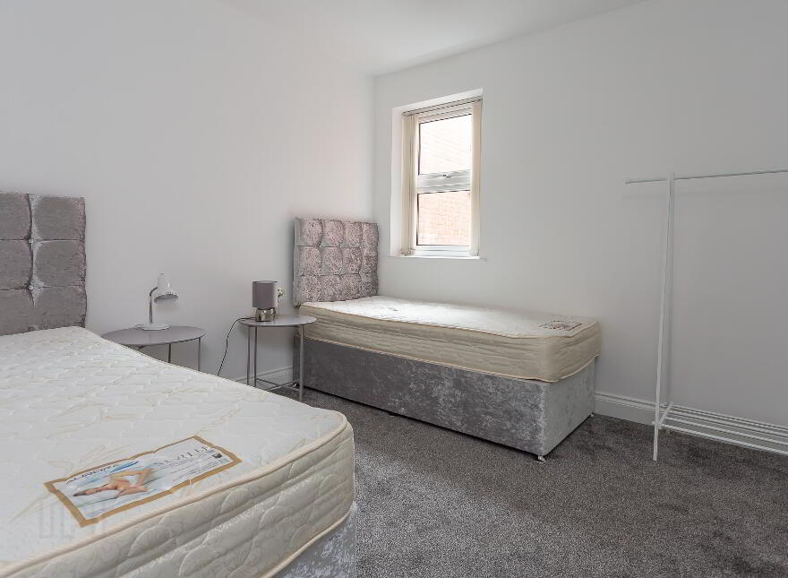 93b Eglantine Avenue, Belfast, BT9 6EX