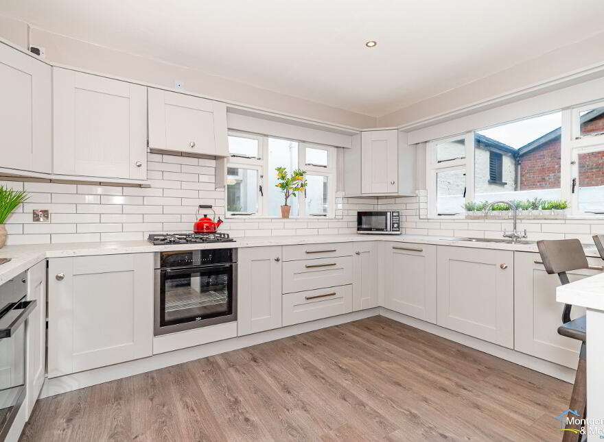 Room To Let, 20 Clarendon Street, Bills Included, Cityside, BT48 7ET